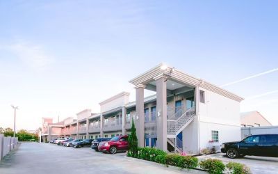 Hotel exterior and parking area at Express Inn - Spring.