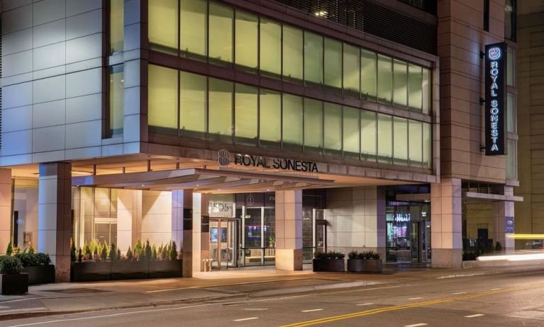 Entrance at Royal Sonesta Chicago River North.