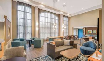 Comfortable lobby lounge, perfect for coworking at Sonesta ES Suites San Antonio Downtown Alamo Plaza.