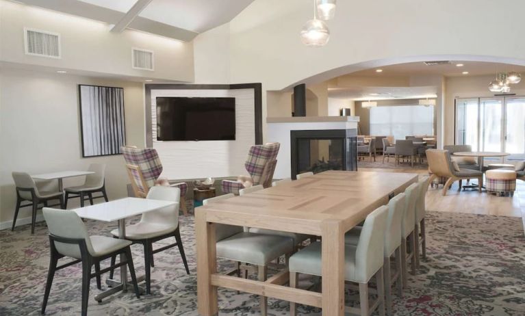 Lobby lounge with comfortable seating at Sonesta ES Suites Fort Worth Fossil Creek.