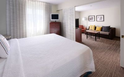 Day use suite with lounge area at Sonesta ES Suites Dallas Medical Market Center.