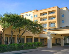 Exterior of Sonesta Select Dallas Central Expressway.