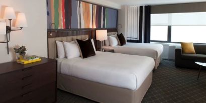 Day use twin room with lounge area at The Fifty Sonesta Select New York.