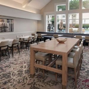 Dining area at Sonesta ES Suites Atlanta Alpharetta North Point Mall.