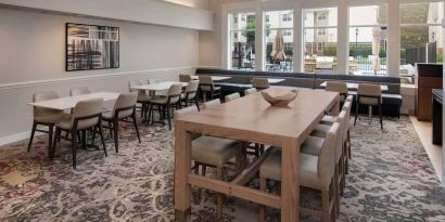 Dining area at Sonesta ES Suites Atlanta Alpharetta North Point Mall.
