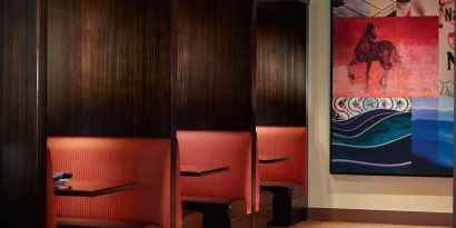 Dining area at Sonesta Nashville Airport.