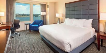 Bright king suite with view at Hilton Philadelphia At Penn's Landing.