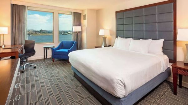 Hotel Hilton Philadelphia At Penn's Landing image