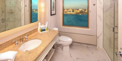 Guest bathroom with shower at Hilton Philadelphia At Penn's Landing.