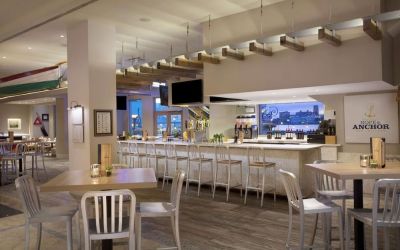 Hotel bar at Hilton Philadelphia At Penn's Landing.