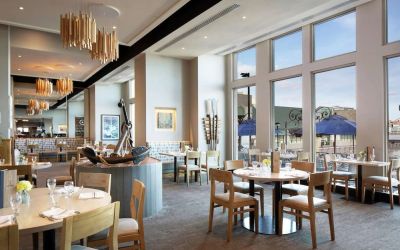 Dining area perfect for coworking at Hilton Philadelphia At Penn's Landing.