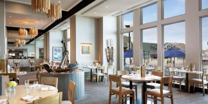 Dining area perfect for coworking at Hilton Philadelphia At Penn's Landing.