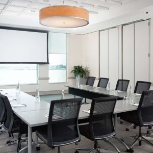 Meeting room with natural light at Hilton Philadelphia At Penn's Landing.