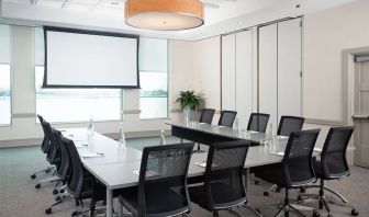 Meeting room with natural light at Hilton Philadelphia At Penn's Landing.