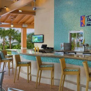 Beautiful and relaxing outdoor bar and restaurant by the pool at Hilton Orlando.