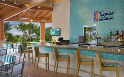 Beautiful and relaxing outdoor bar and restaurant by the pool at Hilton Orlando.
