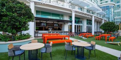 Alfresco dining and lounge area beside a bar at Hilton Orlando.