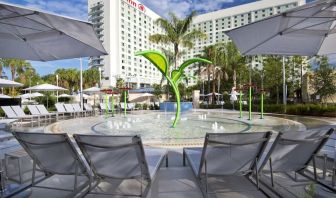 Fountain surrounded by sun loungers at Hilton Orlando.