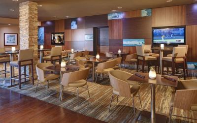 Dining area perfect for coworking at Embassy Suites By Hilton San Diego-La Jolla.