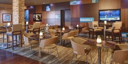 Dining area perfect for coworking at Embassy Suites By Hilton San Diego-La Jolla.