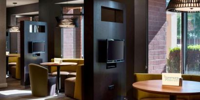 Dining area and coffee shop with comfortable seating perfect for coworking at Sonesta Select Tempe Downtown.