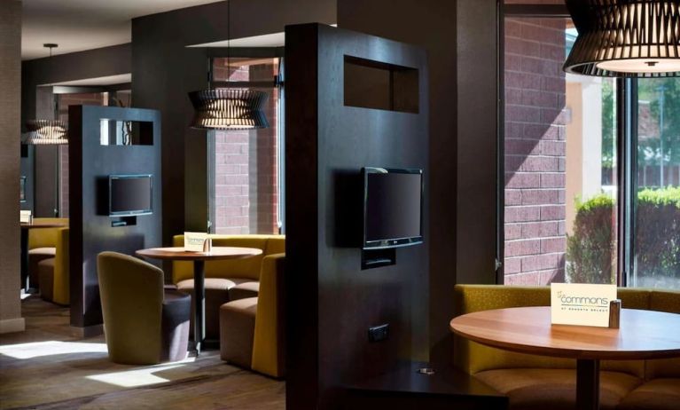 Dining area and coffee shop with comfortable seating perfect for coworking at Sonesta Select Tempe Downtown.