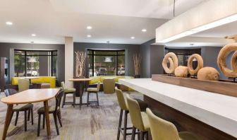 Dining area at Sonesta Select Tempe Downtown.