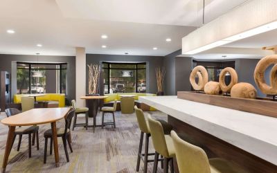 Dining area at Sonesta Select Tempe Downtown.