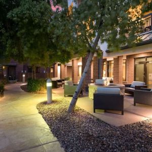 Outdoor lounge seating at Sonesta Select Tempe Downtown.