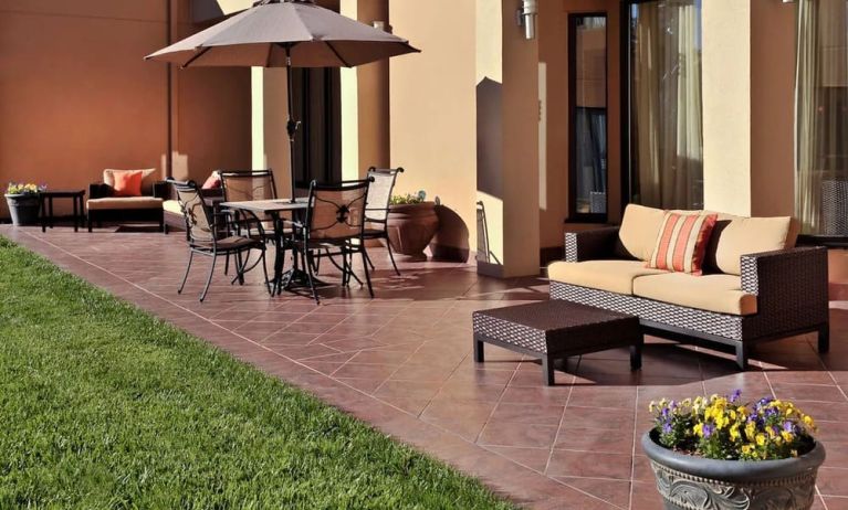 Outdoor lounge area at Sonesta Select Raleigh Durham Airport Morrisville.