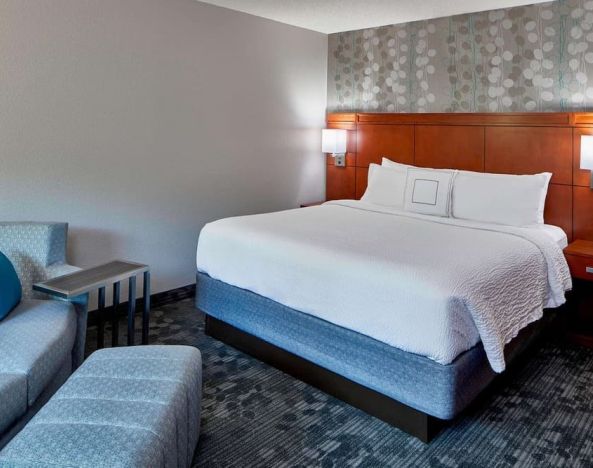 King bed at Sonesta Select Raleigh Durham Airport Morrisville.