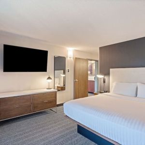 Day use room with guest bathroom at Sonesta Select Pleasant Hill.