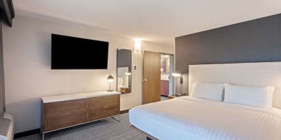Day use room with guest bathroom at Sonesta Select Pleasant Hill.