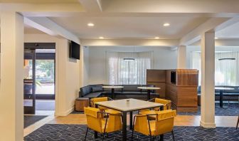 Dining area with comfortable seating at Sonesta Select Pleasant Hill.