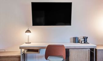 Day use room's workspace at Sonesta Select Pleasant Hill.