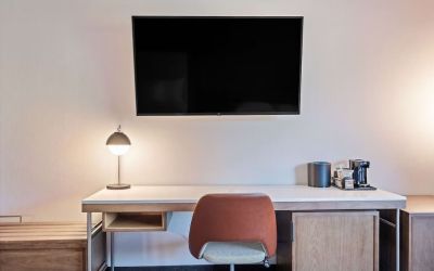 Day use room's workspace at Sonesta Select Pleasant Hill.