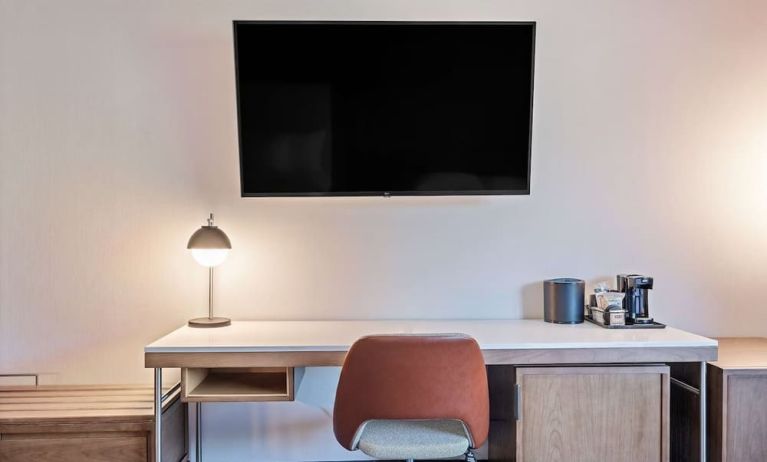 Day use room's workspace at Sonesta Select Pleasant Hill.