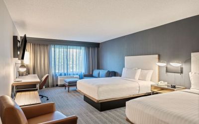 Day use twin room with work desk at Sonesta Select Pleasant Hill.