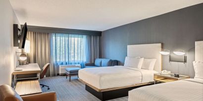 Day use twin room with work desk at Sonesta Select Pleasant Hill.
