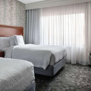 Day use twin room at Sonesta Select Phoenix Camelback.