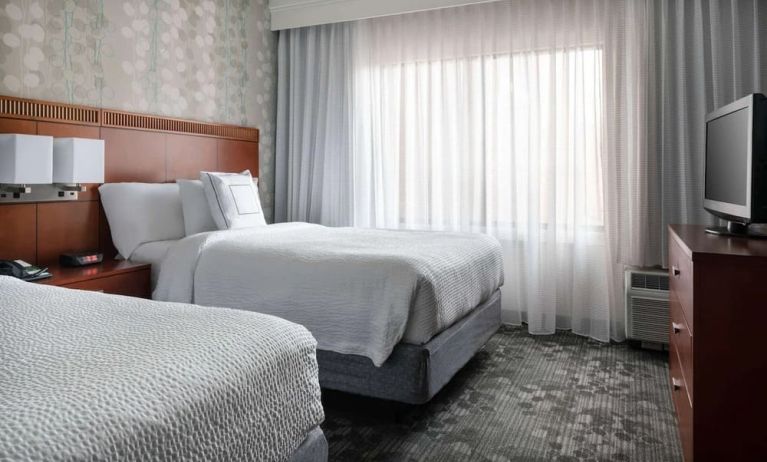 Day use twin room at Sonesta Select Phoenix Camelback.