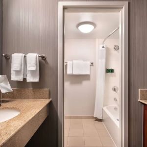Private guest bathroom with combined shower and tub at Sonesta Select Phoenix Camelback.