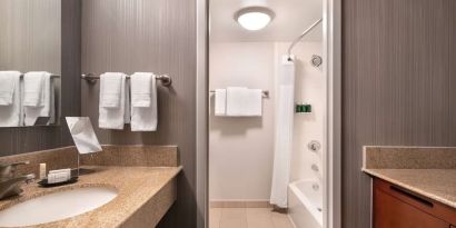 Private guest bathroom with combined shower and tub at Sonesta Select Phoenix Camelback.
