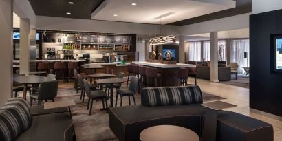 Dining area with comfortable seating, perfect for coworking at Sonesta Select Phoenix Camelback.