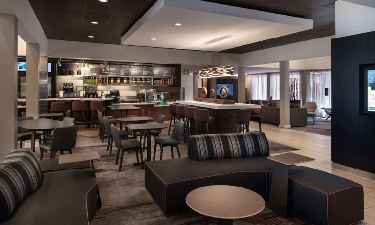 Dining area with comfortable seating, perfect for coworking at Sonesta Select Phoenix Camelback.