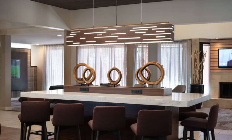 Lobby workspace at Sonesta Select Phoenix Camelback.