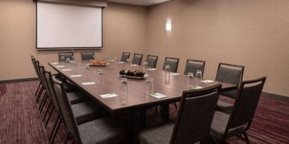 Professional meeting room at Sonesta Select Phoenix Camelback.