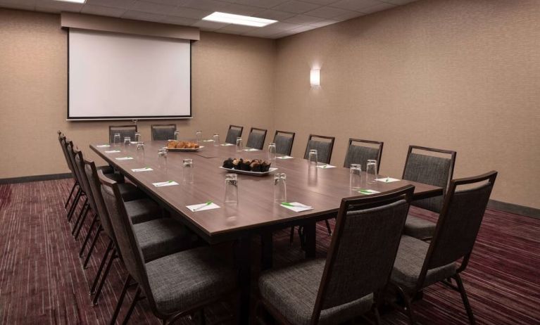 Professional meeting room at Sonesta Select Phoenix Camelback.