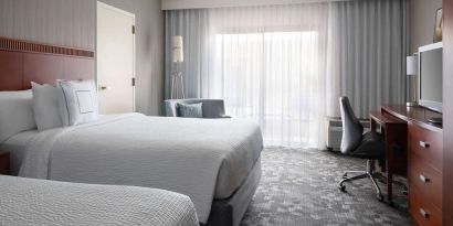Day use twin room with work desk at Sonesta Select Phoenix Camelback.