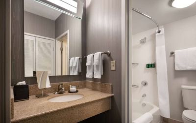 Private guest bathroom with free toiletries at Sonesta Select Phoenix Camelback.